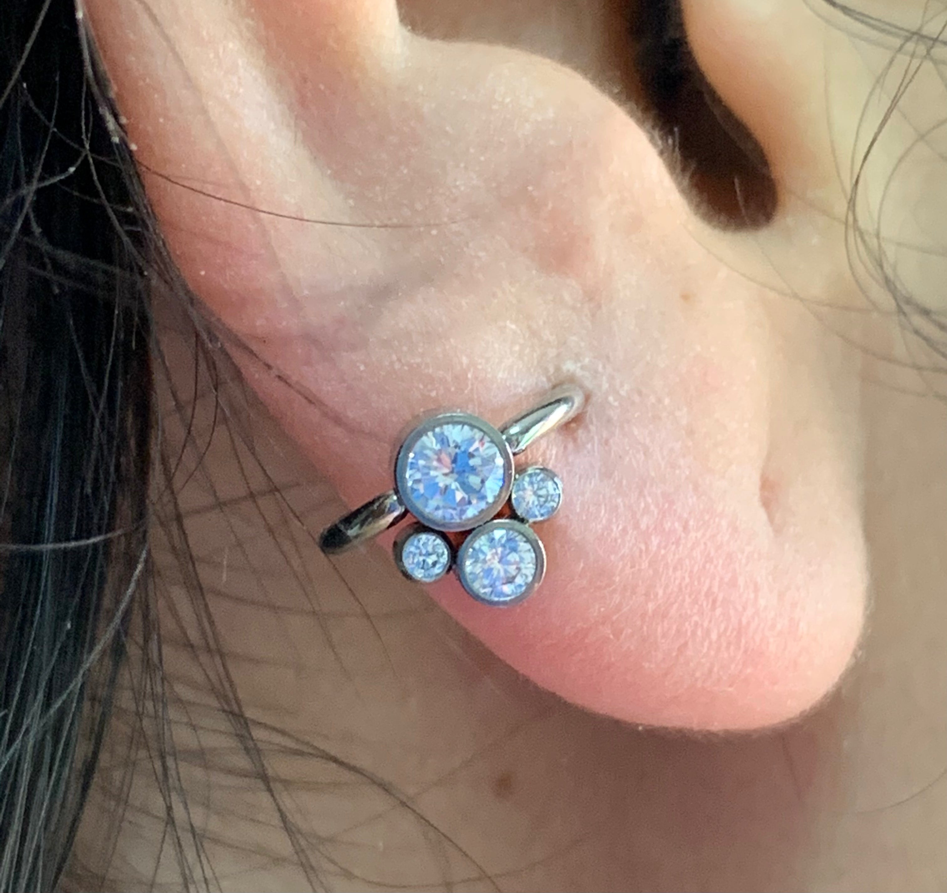Captive con cruz de zircon